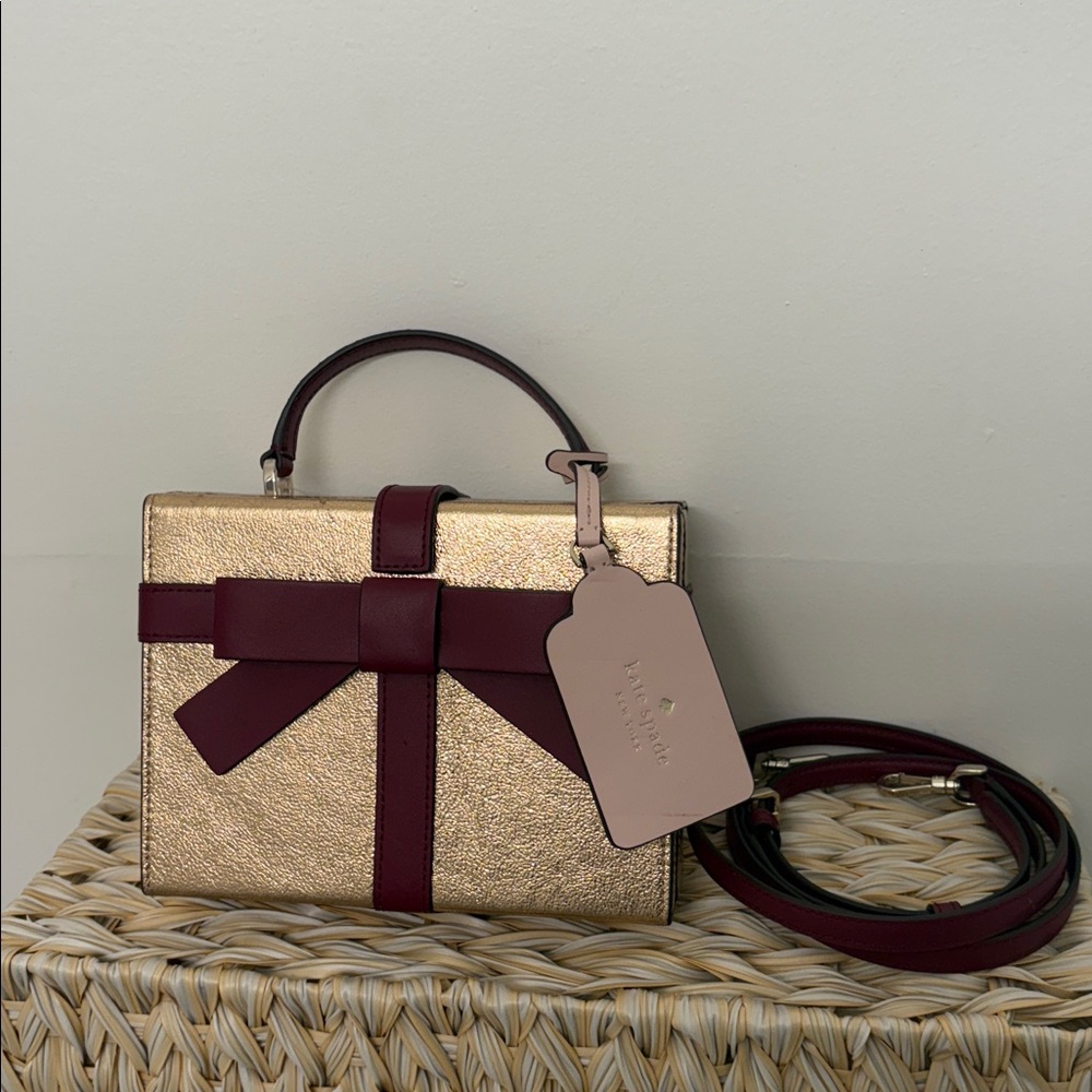 Kate Spade Wrapping Party Gift Box Crossbody - Picture 4 of 7